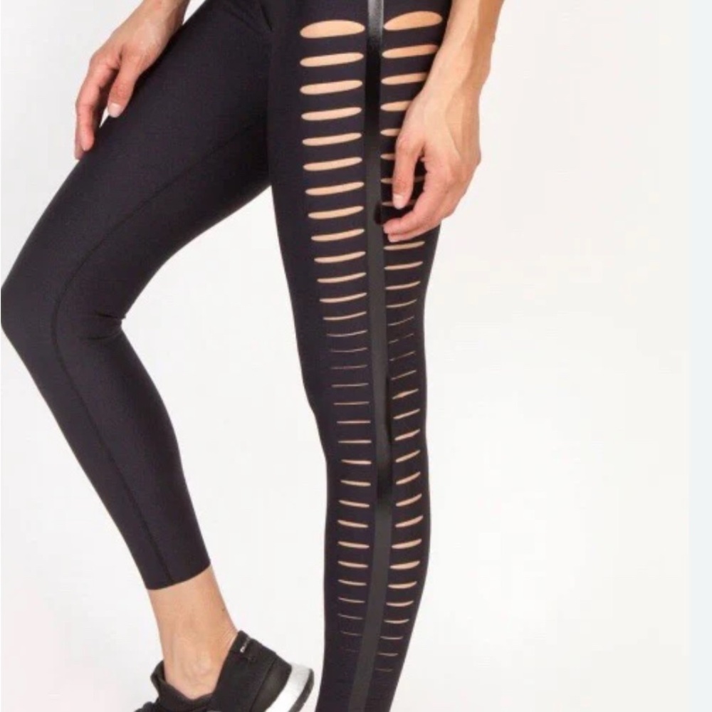 NWT, Ultracor silk slash leggings, NAVY with BLACK stripe, size SMALL